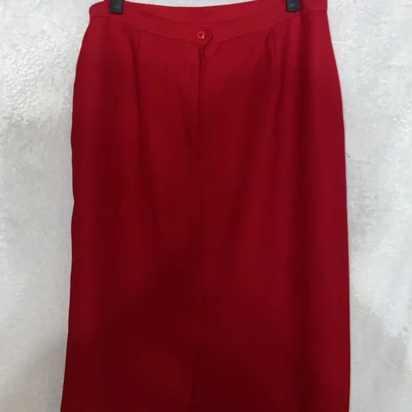 Le Suit Women's Red Skirt Suit - Picture 8 of 13